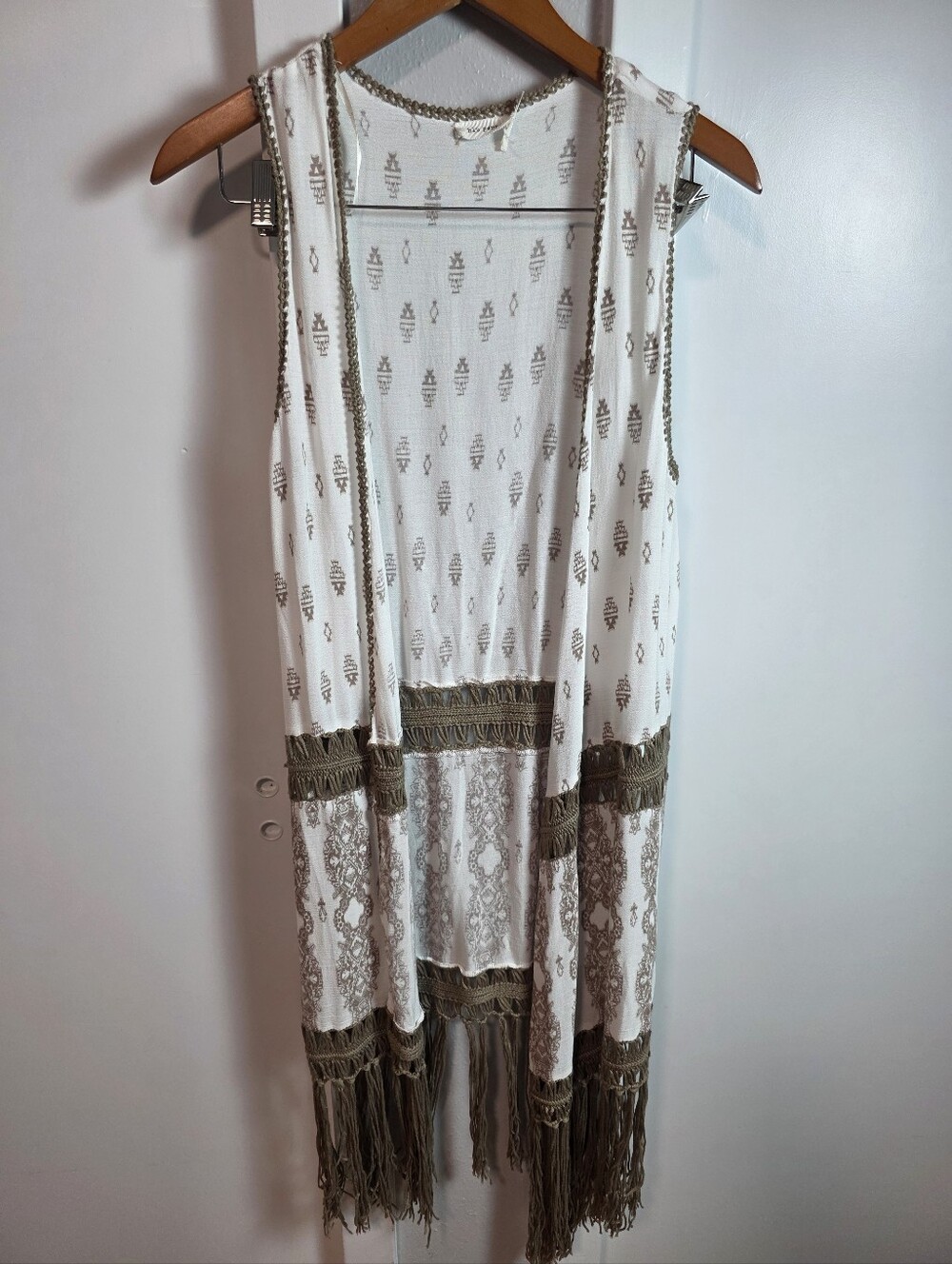 blu pepper Ivory & Tan Tribal Geometric Fringe Sleeveless Duster Vest S